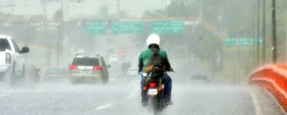 Onda tropical traerá lluvias fuertes este domingo en RD, pero el calor no da tregua